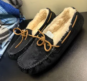 UGG Dakota Moccasin Black Women Size 9 thumbnail 1