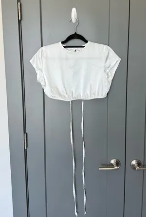 White Top Olivaceous Crop thumbnail 3
