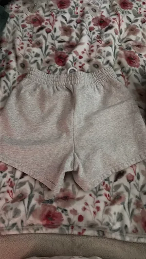 Abercrombie and Fitch sweatshorts thumbnail 4