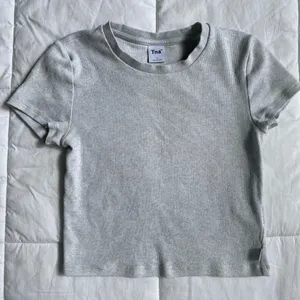 Aritzia TNA HomeStretch™ Rib Crew Waist T-Shirt Cropped Heather Cloud White size Small thumbnail 2