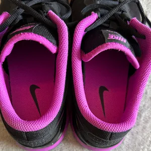 Nike Women's Black and Pink Athletic Shoes thumbnail 6