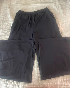 Alo Yoga Pants thumbnail 1
