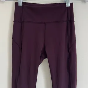 Lululemon In Movement 7/8 Tight Size 4 Leggings Everlux 25” purple high rise thumbnail 4