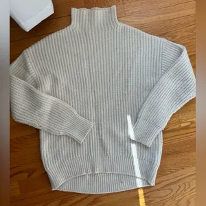 GAP Thick ivory sweater thumbnail 1