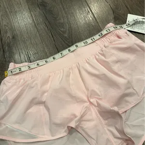 NEW Lululemon Women’s Hotty Hot Shorts 2.5 LR Strawberry Milkshake Sz 10 Running thumbnail 7