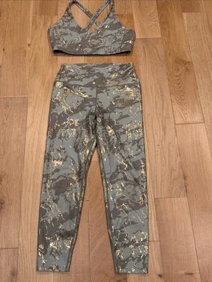 Carbon38 set‎ Marble Shine set 7/8 Leggings in Sage Green and Gold and bra thumbnail 2