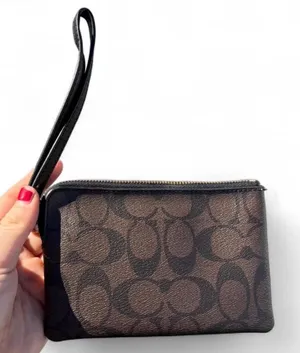 Coach wristlet‎ thumbnail 1
