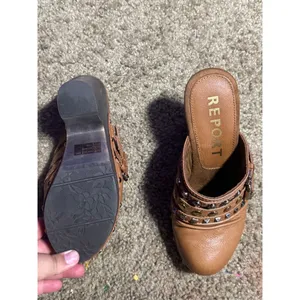 Report Tan Leather Studded Buckle Clogs Wood‎ Block Heel Mules Womens 7 thumbnail 3