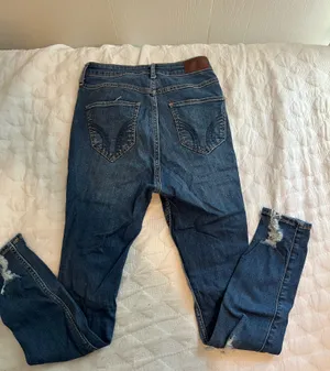 Hollister High-Waisted Ripped Skinny Jeans thumbnail 2