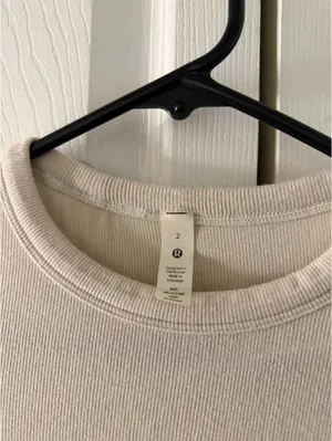 Lululemon Top thumbnail 2