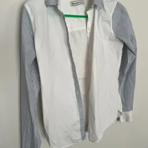 Abercrombie &‎ Fitch small button down top thumbnail 3