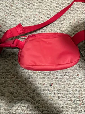Lululemon Everywhere Belt Bag *1L Fuchsia Pink Red Crossbody Adjustable thumbnail 4