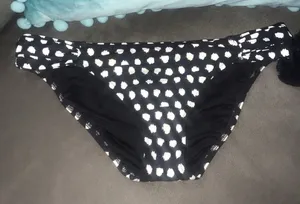 Victoria’s Secret bikini bottoms thumbnail 1