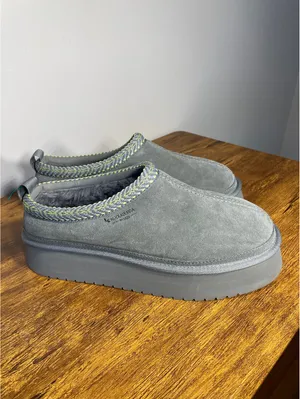 Koolaburra by UGG Burree Platform Slippers Grey Suede Sz 12 thumbnail 3