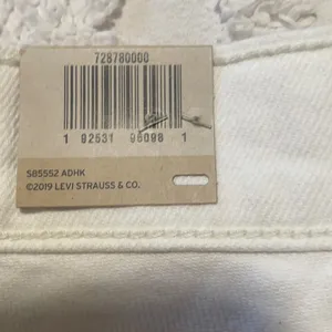 NWT Levi’s white high rise slim through hip shorts thumbnail 7