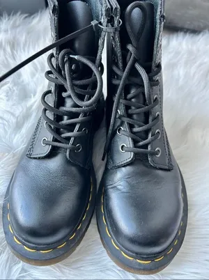 Dr martens Smooth Leather Lace Up Boots black size 7 thumbnail 1