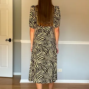Gina Tricot Midi Wrap Dress Size 34 Zebra Animal Print Puff Sleeve V Neck thumbnail 3