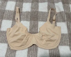SKIMS Bra thumbnail 1