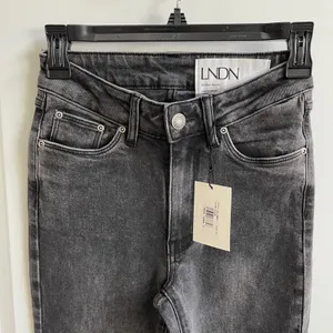 LNDN Denim Flare Jeans Womens 24 Black Vintage Wash‎ Sustainable High Rise NWT thumbnail 2