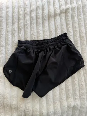 Lululemon Black shorty Hot Shorts 2.5” thumbnail 4