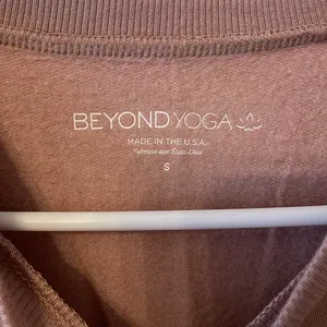 Beyond Yoga elbow slash pullover thumbnail 2