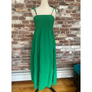 SHEIN Kelly Green Smocked Tie-Strap Midi Dress - Size Small (4) thumbnail 2