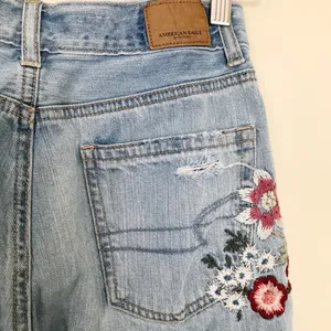 American Eagle Mom Jeans Embroidered Ripped High Waist Ankle Light Wash 00 thumbnail 5