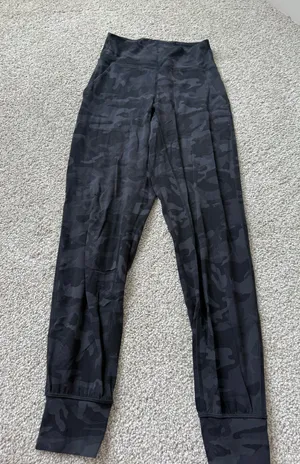 Lululemon Joggers thumbnail 1