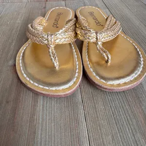 Bernardo Miami Gold Metallic Braided Leather Thong Sandals Flat Size 6M thumbnail 4