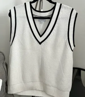 Evereve Chloe Knit Vest thumbnail 1