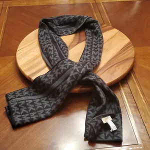 MICHAEL KORS SCARF thumbnail 4