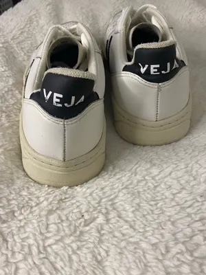 VEJA Leather Womens Sneakers Shoes Size 7 thumbnail 3