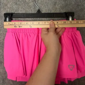 Keiki Kona Woman Size XS 2-IN-1 FLOWY FITNESS SHORTS Hot‎ Pink thumbnail 5