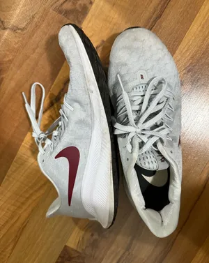 Nike shoes thumbnail 1