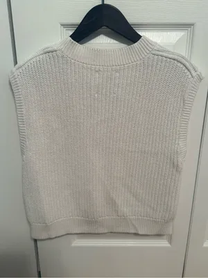 Abercrombie & Fitch Easy Shaker Chunky Sweater Vest in White thumbnail 3