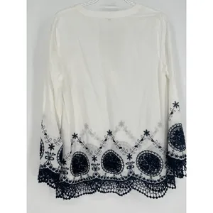 EN CRÈME Blouse‎ Women Medium White Navy Blue Embroidered Crochet Hem V-Neck thumbnail 3