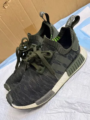 Men’s Adidas Sneakers Shoes Size 8.5 thumbnail 1