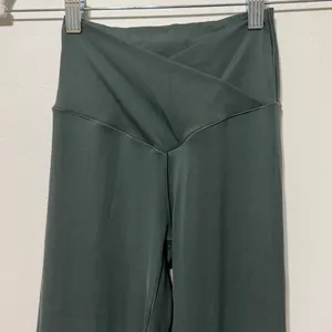 OFFLINE By Aerie Real Me High Waisted Crossover Flare Legging Green Size Small thumbnail 4