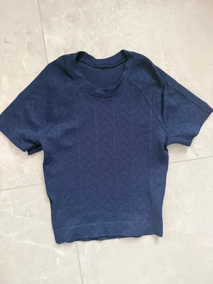 Lululemon Swiftly Tech Short Sleeve Shirt 2.0 Waist Length size 0 diamond drop thumbnail 4