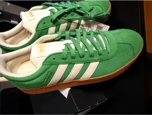 Adidas VL Court 2.0 Green Suede Gum Sole Sneakers Women’s 10 Men’s 9 NWT thumbnail 4
