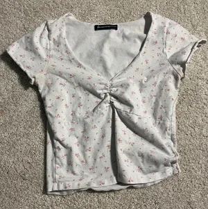 Brandy Melville Floral V-Neck Top Gina Pink Ruched thumbnail 1