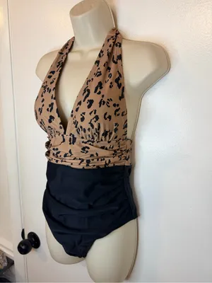 NWT Cupshe Women 1 Piece Swimsuit Leopard Print Open Back Ruched Size M thumbnail 6