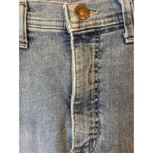 Lee Classic fit at the Waist Cropped Denim Blue Jean Capris Size 8M (1110) thumbnail 4