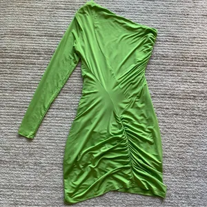 Atlein One Shoulder Ruched Mini Dress Lime Green Size Small thumbnail 4