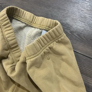 Aritzia TNA “Comfy AF” Sweat shorts thumbnail 3