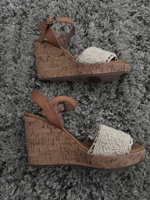 American Eagle NWT  Wedge Sandals thumbnail 1