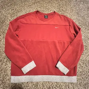 Nike Womens‎ Fleece Crewneck Sweatshirt Red Silver Glitter Trim Small RN56323 thumbnail 1