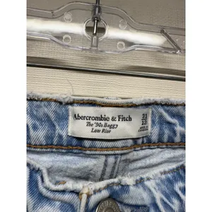 Abercrombie & Fitch The 90's Baggy Low Rise Jeans‎ Blue Light Wash Women 31/12 thumbnail 3