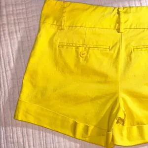 New York & Co Size 0 Bright Yellow Women's Shorts thumbnail 10