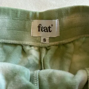 Feat Blanket Blend Fuzzy Matcha Green & White Tie Dye Shorts size S thumbnail 3